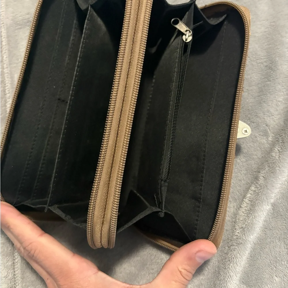 Vintage Brown Leather Clutch with Ornate Buckle - Picture 4 of 8